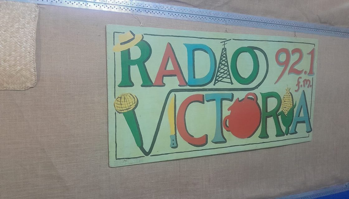 Radio Victoria conecta con su audiencia, pese a los desafíos