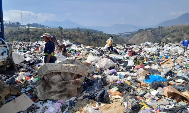 Guardianes del vertedero temen perder oportunidades laborales